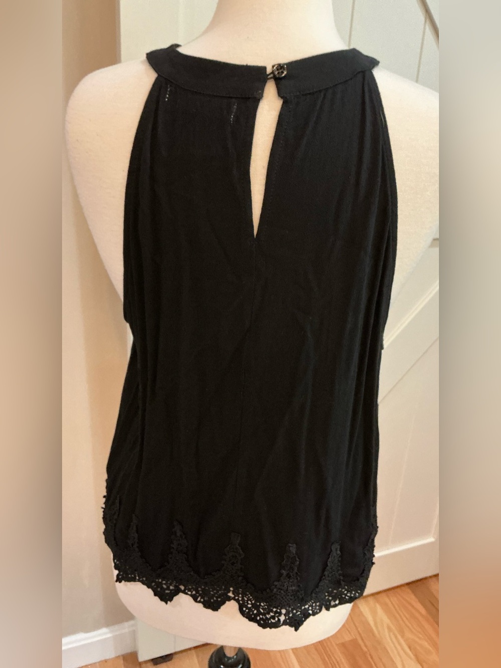 Elodie Black Halter-Neck Top with Lace-Trim Hem DP - Picture 4 of 7